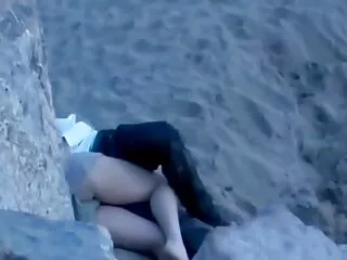 Kipróbálta magát cigàny porno a csaj karjaiban a szép szamárral